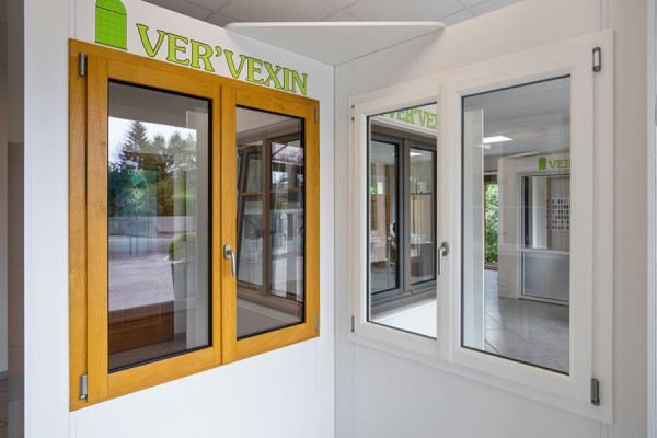 Pose de fenêtres en bois, PVC ou métal pour maisons contemporaines ou traditionnelles   