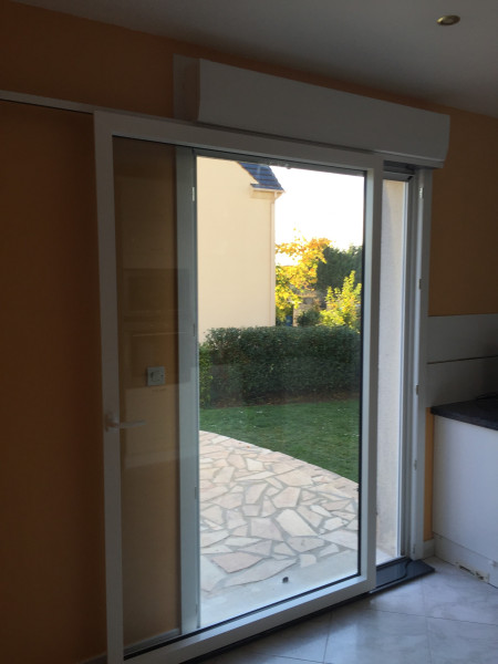 Installation de portail en aluminium motorisé sur mesure  