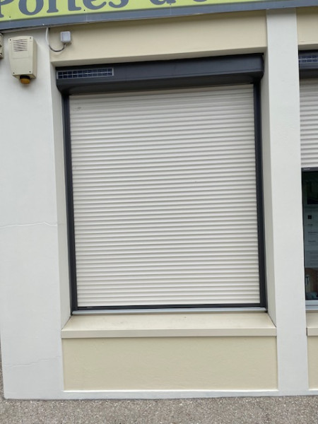 Entreprise pour poser des volets en aluminium motorisés sur mesure  