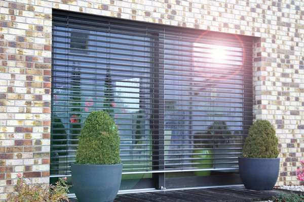 Installation de volets roulants solaires sur mesure  